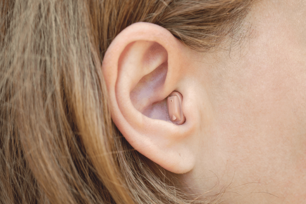 Discreet RIC hearing aid
